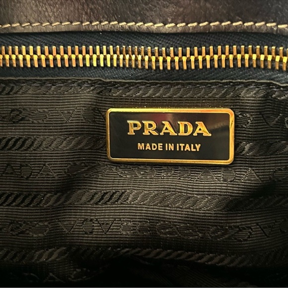 Prada Tessuto Nylon and Leather Gaufré Satchel. A truly timeless piece. - Picture 7 of 16
